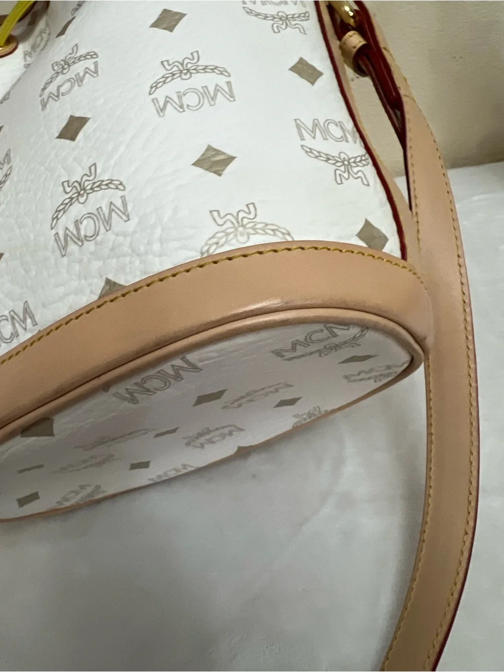 AUTH MCM BUCKET WHITE